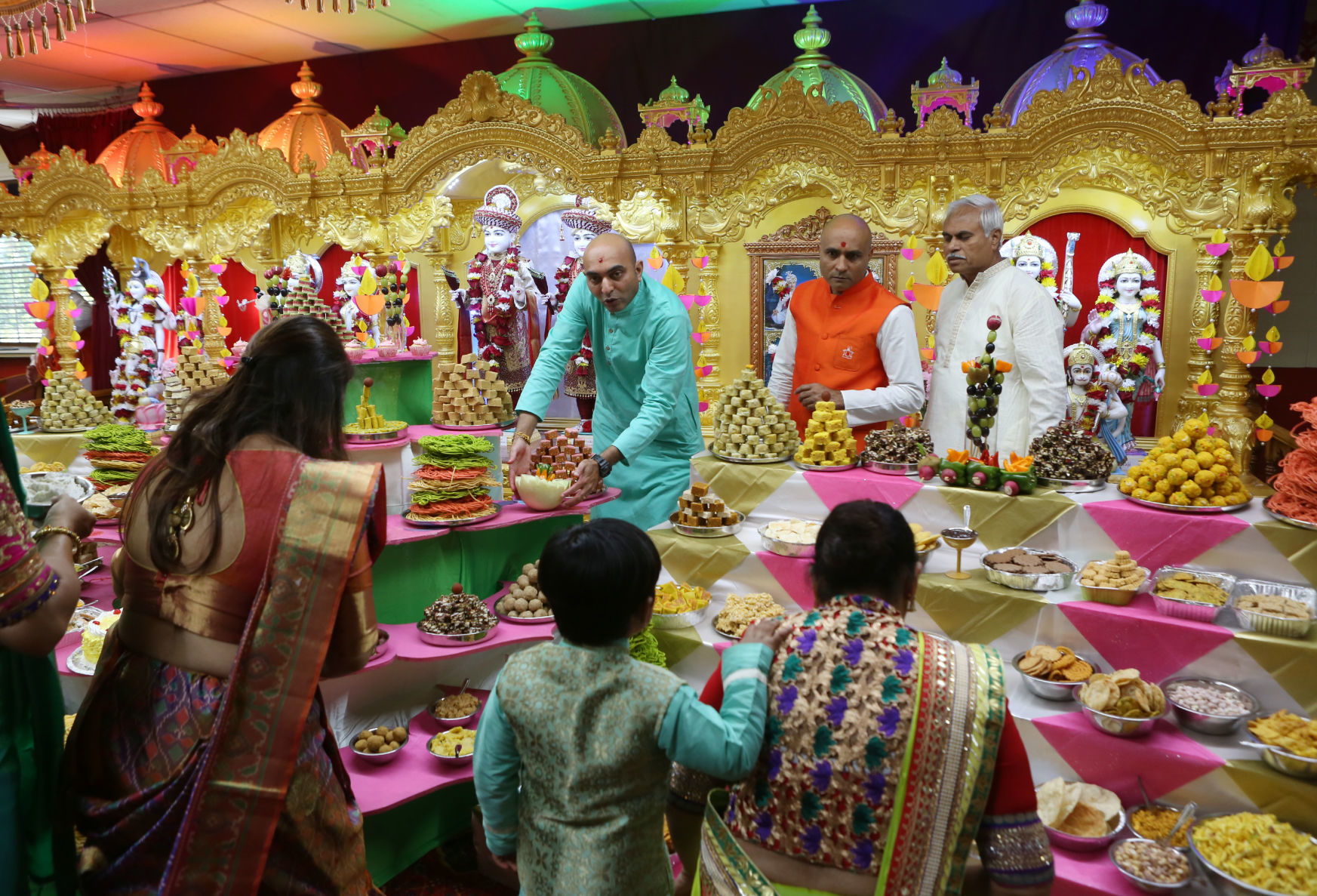 hr diwaliGAL 102819 p08